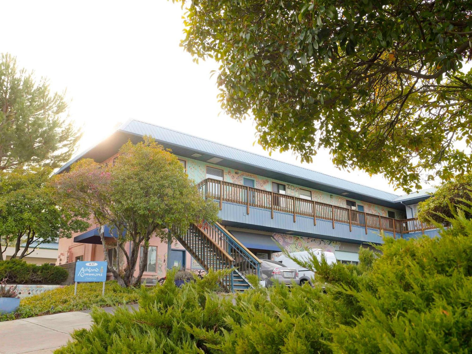 Ashland Commons Hostel Buitenkant foto