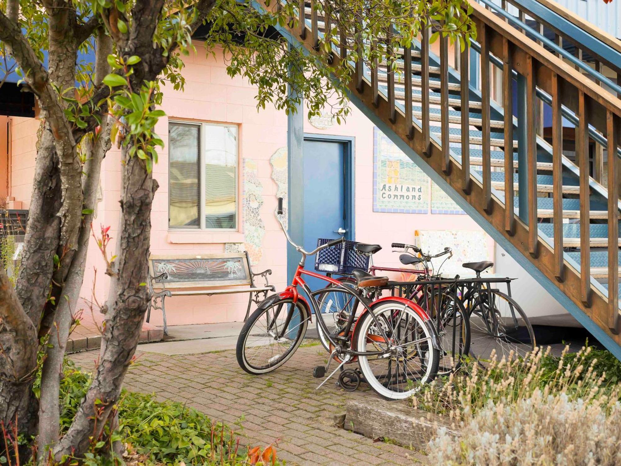 Ashland Commons Hostel Buitenkant foto