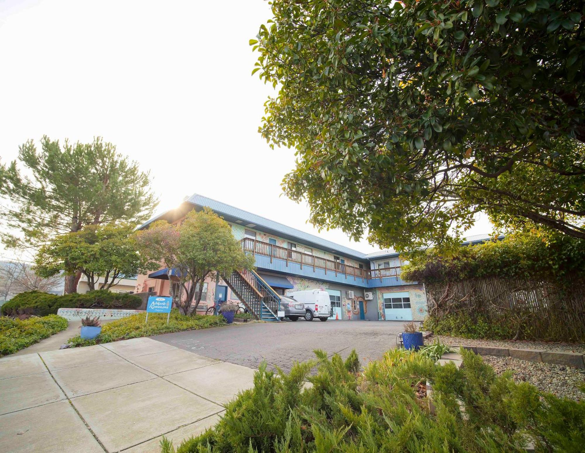 Ashland Commons Hostel Buitenkant foto